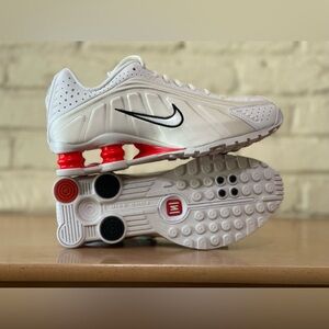 Nike Shox R4 White Phantom Women Sizes Casual Lifestyle Sneakers AR3565-103 New